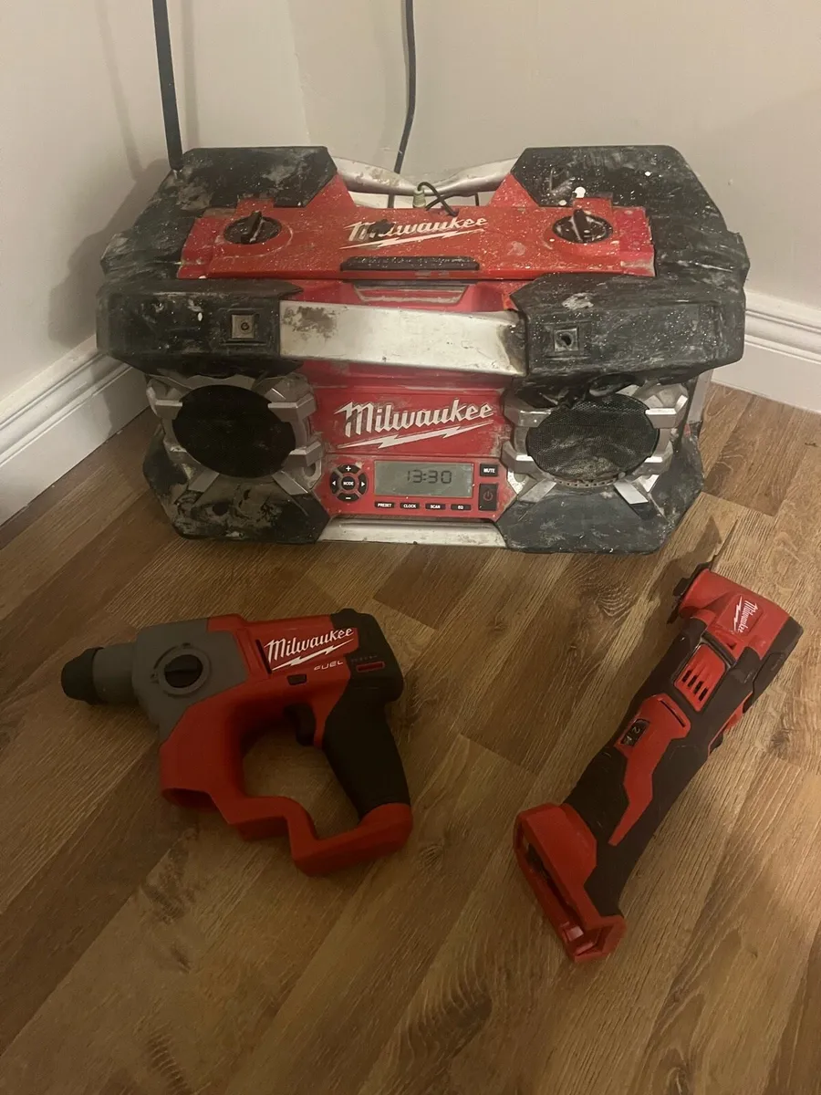 Multi tool , drill , radio - Image 1