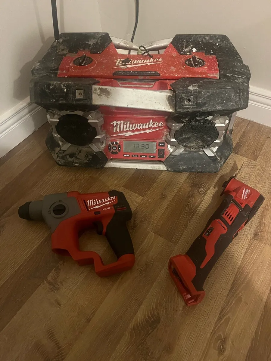 Multi tool , drill , radio - Image 2
