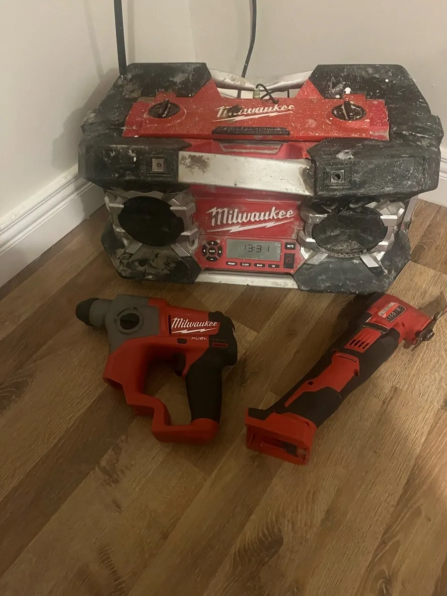 Multi tool , drill , radio - Image 3