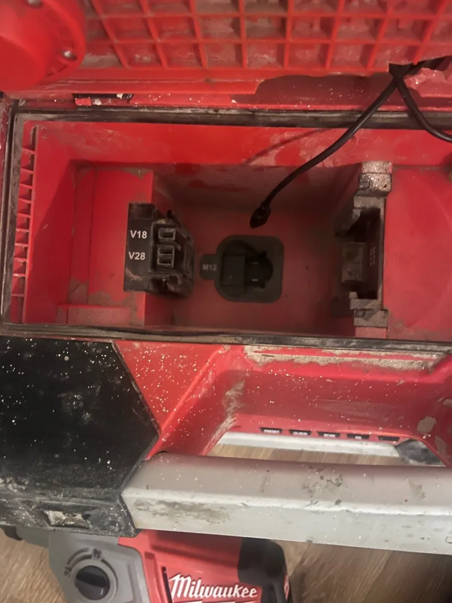 Multi tool , drill , radio - Image 4