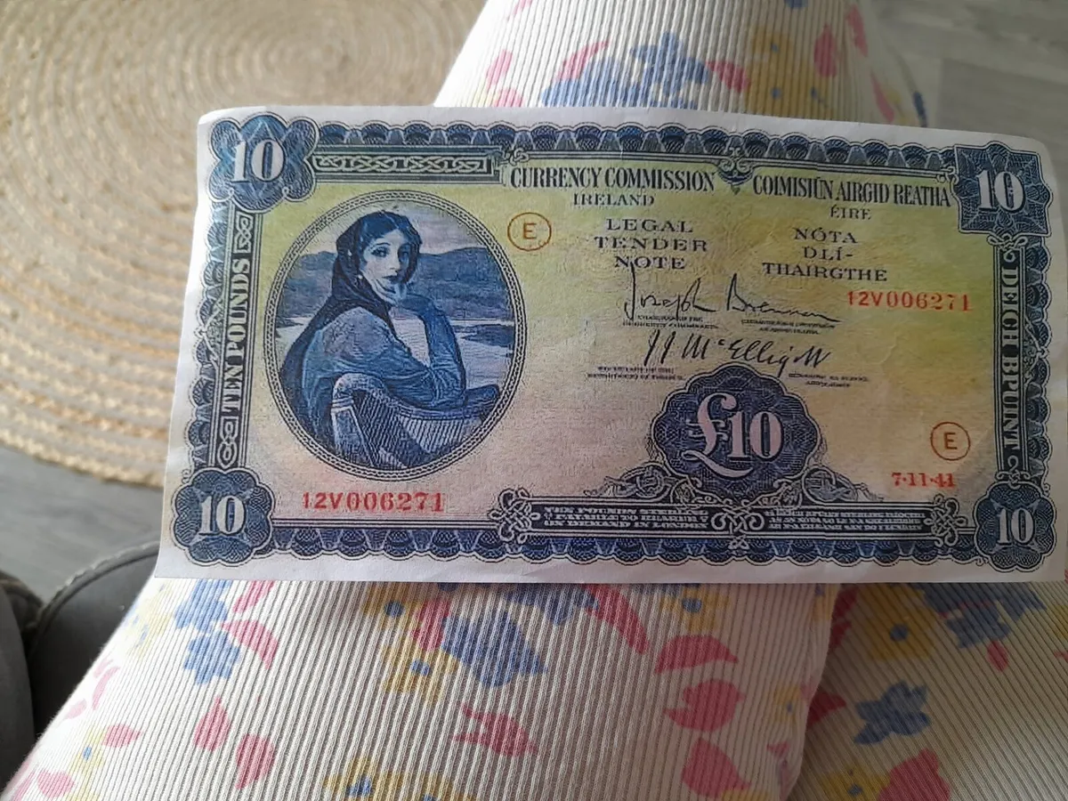 Old 10 pound note - Image 1