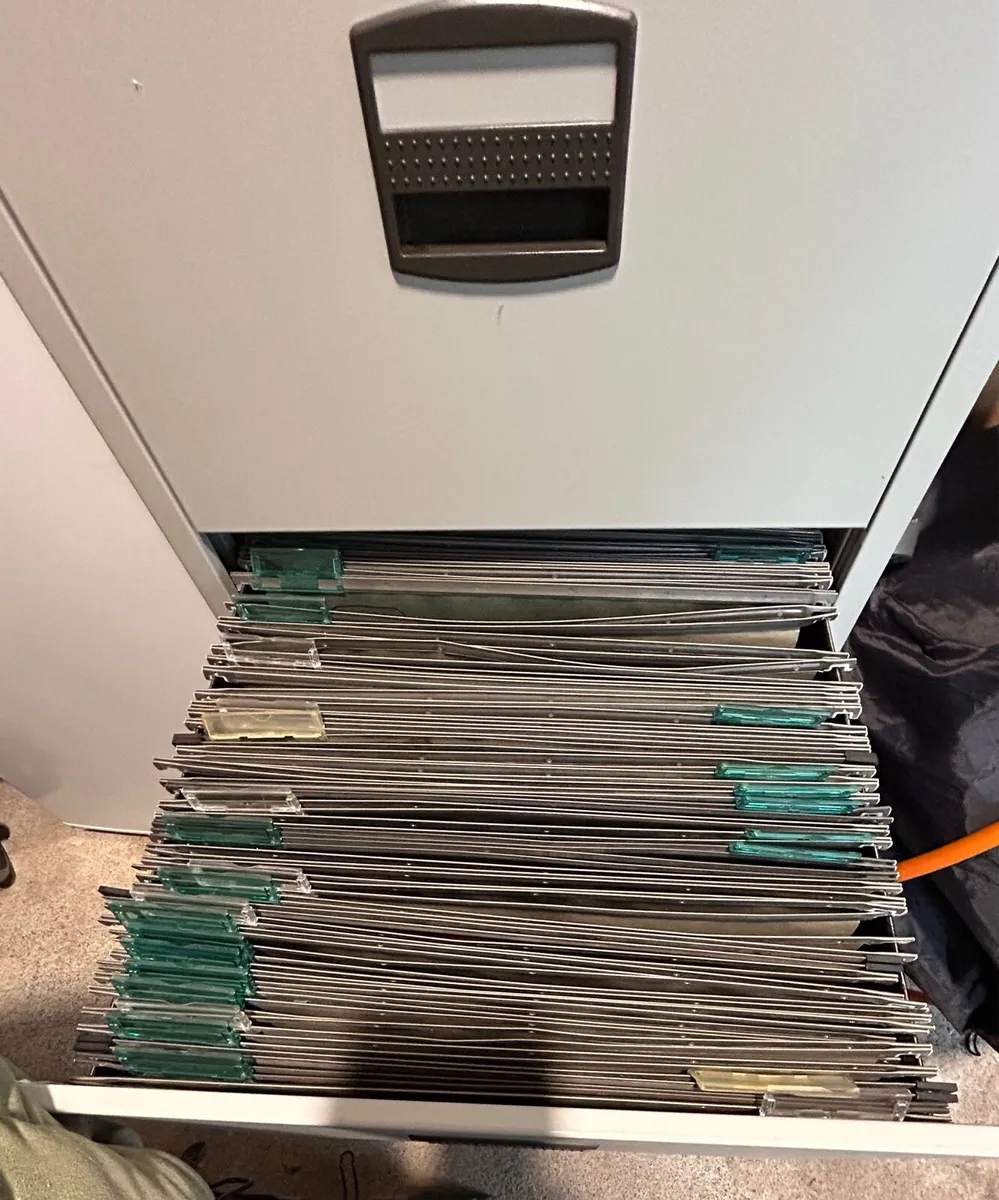 4 drawer filing cabinet. - Image 2