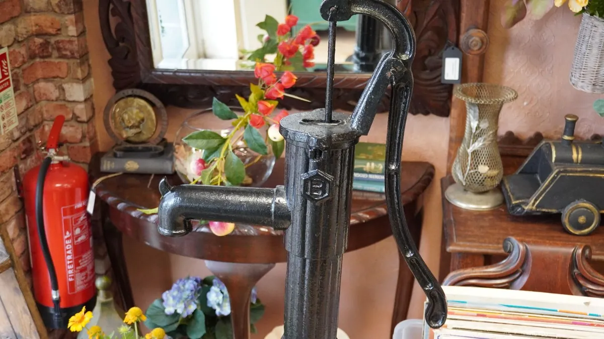 Cast Iron Hand Water Pump - Image 2