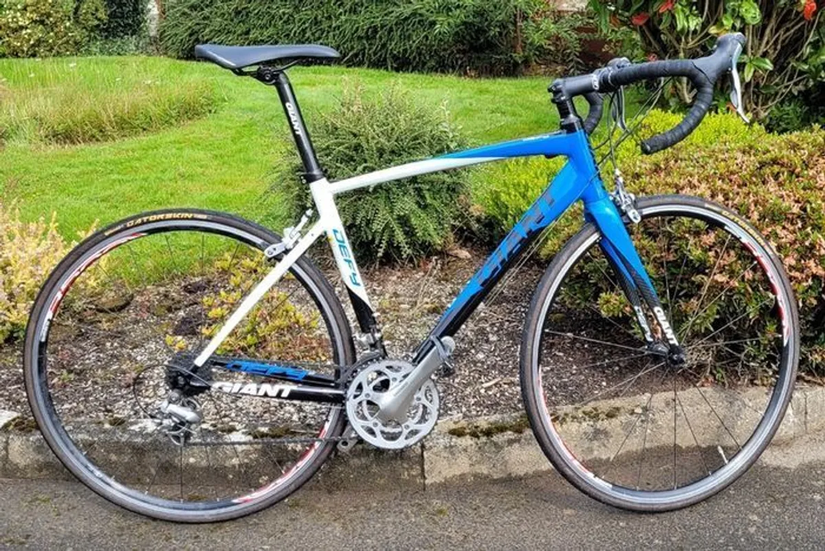 Giant Defy 2 Road Bike - Medium frame - Image 1