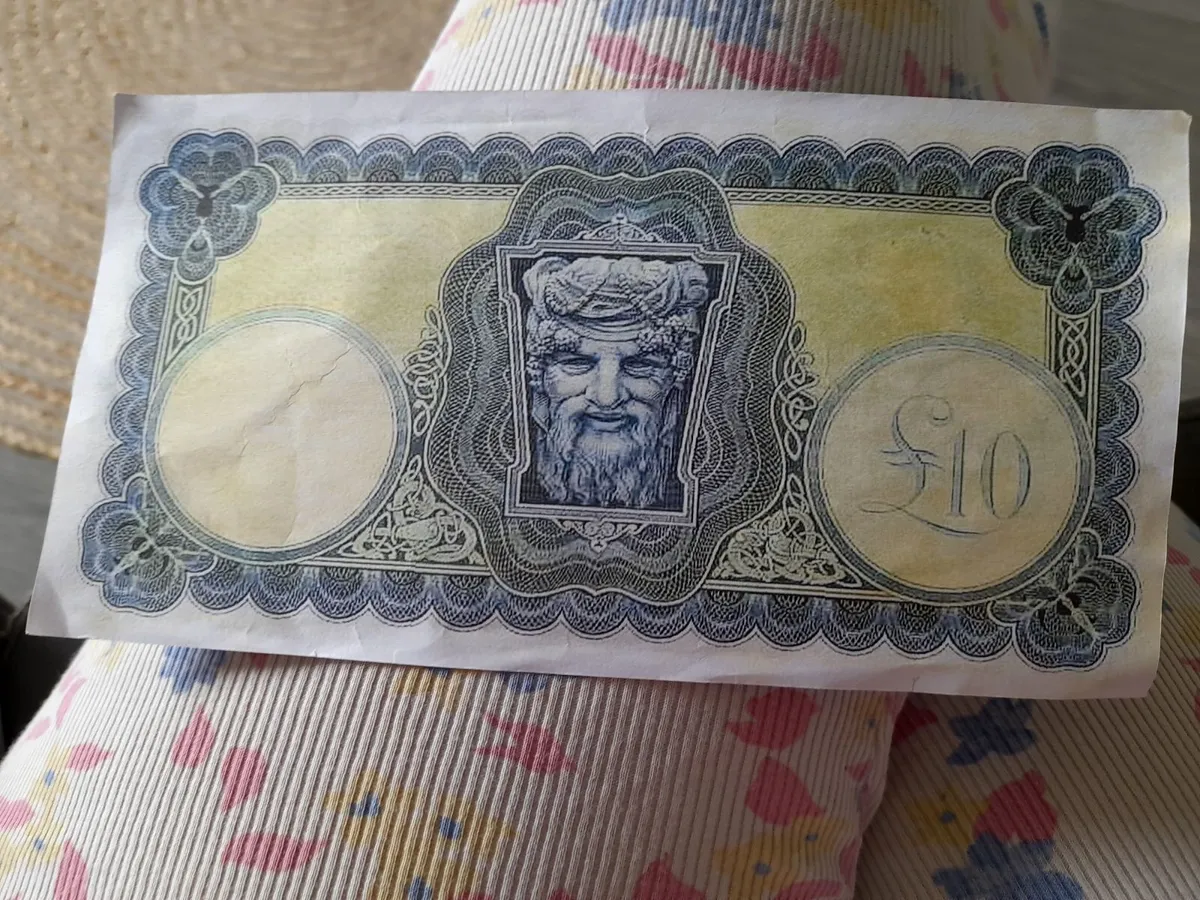 Old 10 pound note - Image 4