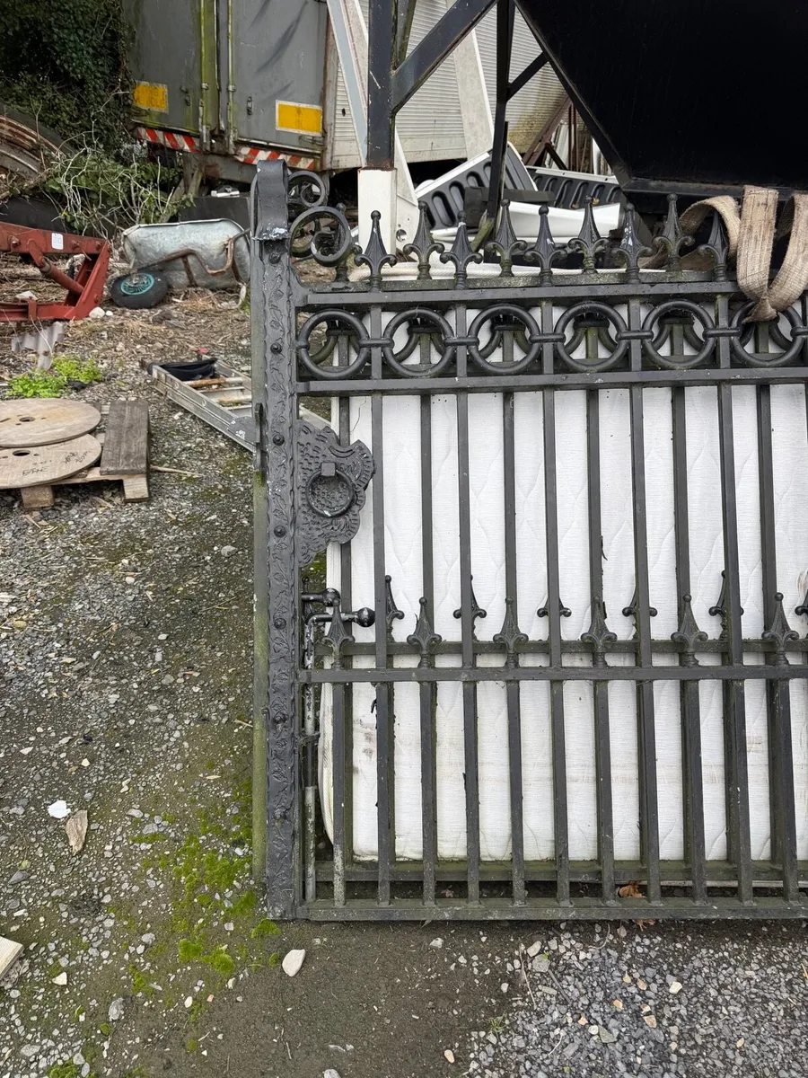 Gates - Image 2