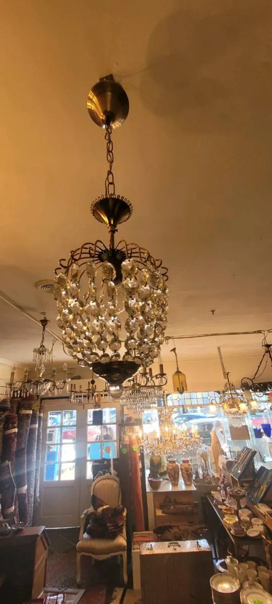 3 French crystal chandaliers 100 eu.each - Image 2
