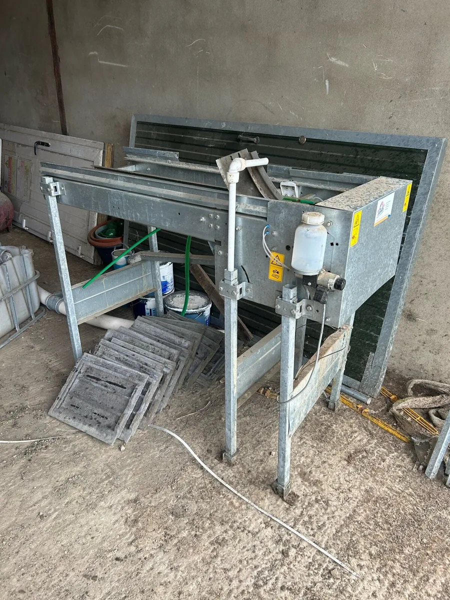 Egg belt and conveyors - Image 1