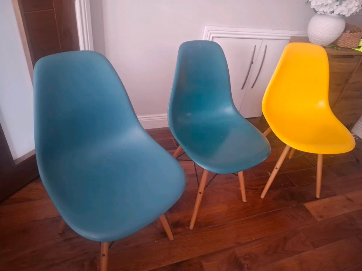 Dinning room chairs - Image 1