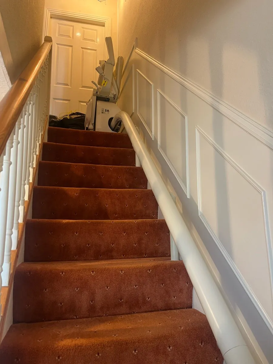 Curved stair lift - Image 3