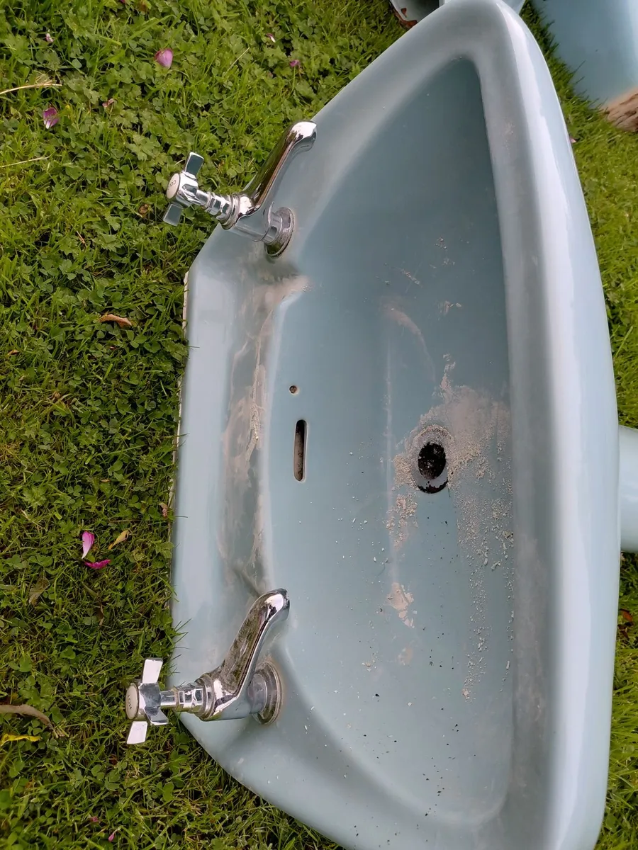 Retro Bath,toilet,sink and pedastal - Image 2