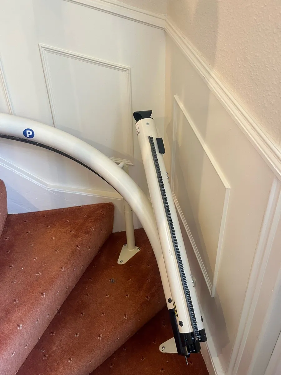 Curved stair lift - Image 4