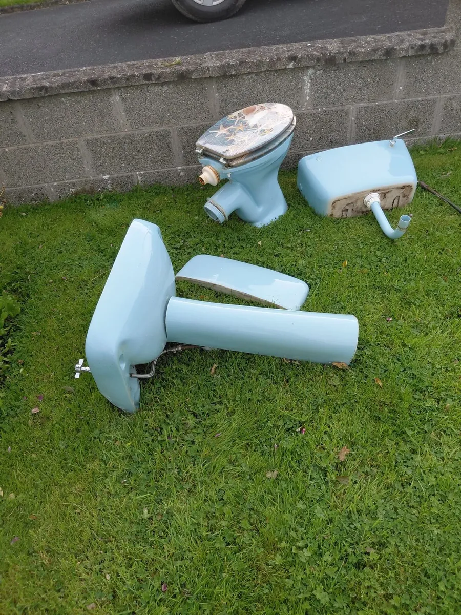 Retro Bath,toilet,sink and pedastal - Image 1