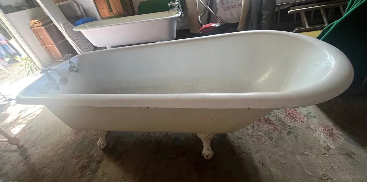 Elegant Antique Original Cast-Iron Bath (6ft) - Image 1