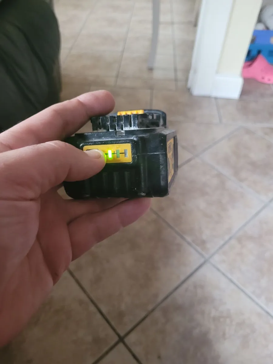 Dewalt battery - Image 2