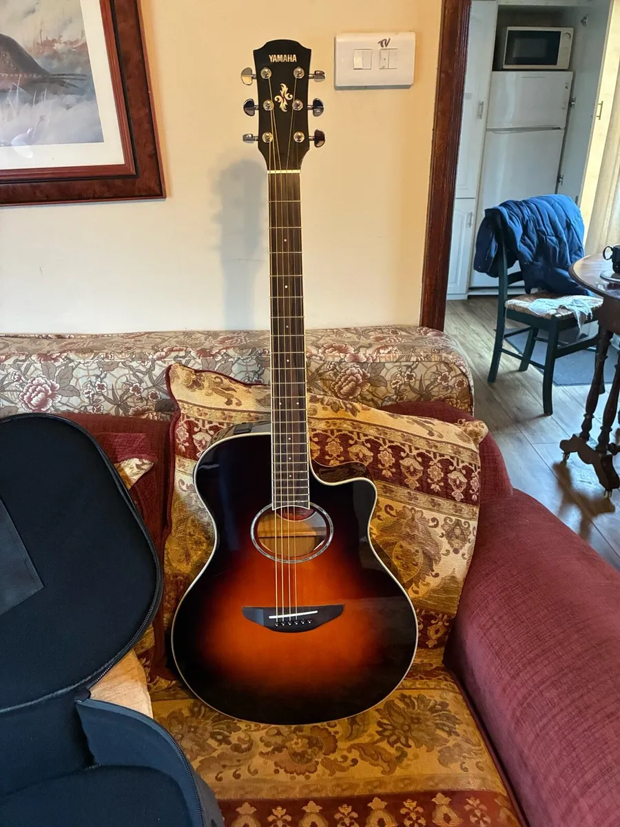 Guitar Yamaha APX600 brand new+ case - Image 2