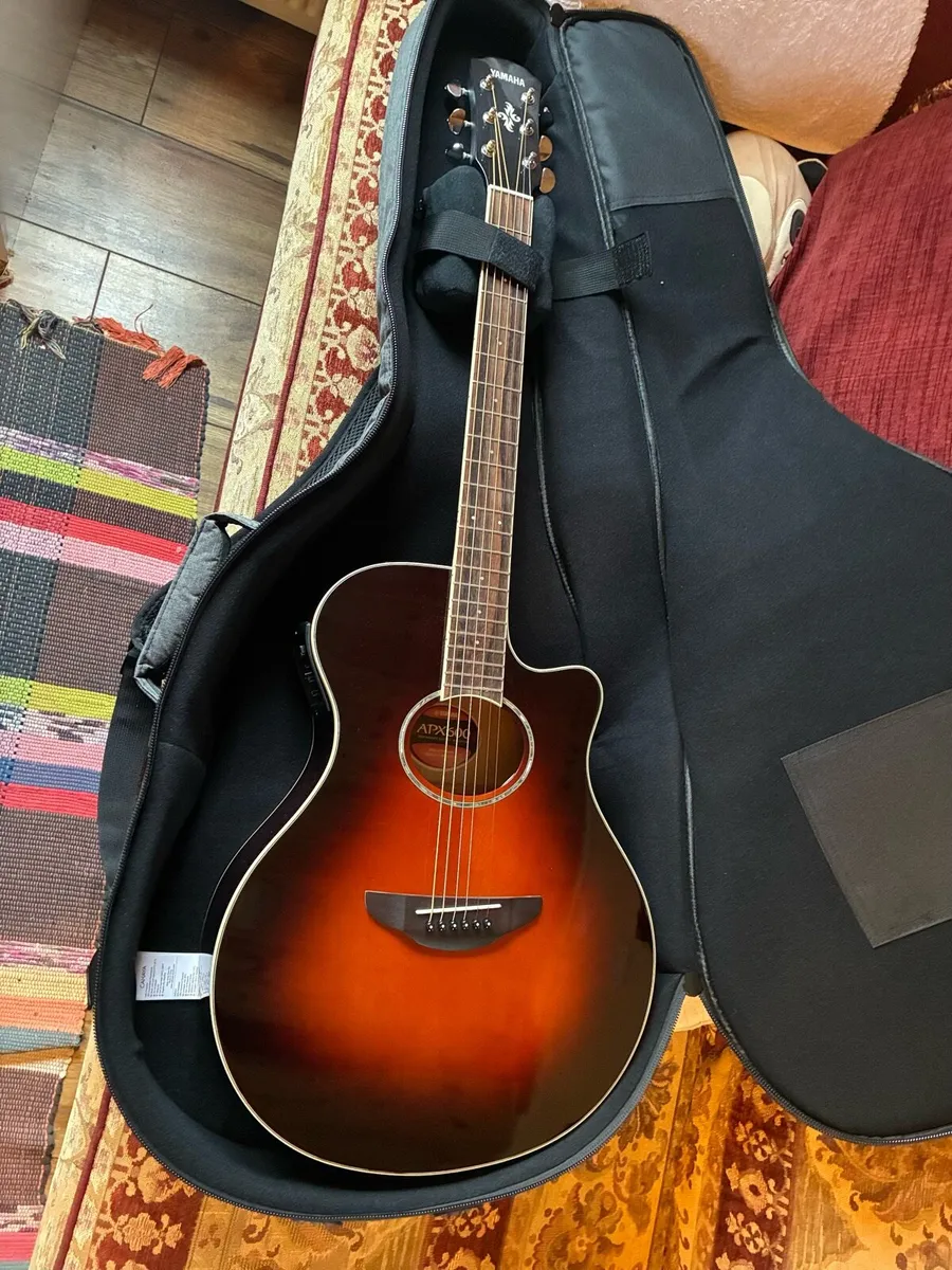 Guitar Yamaha APX600 brand new+ case - Image 1