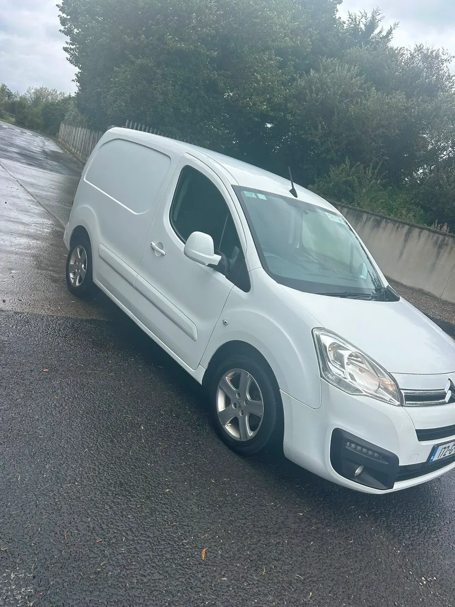 Van - Image 3