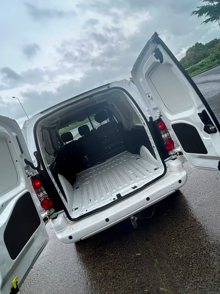Van - Image 4