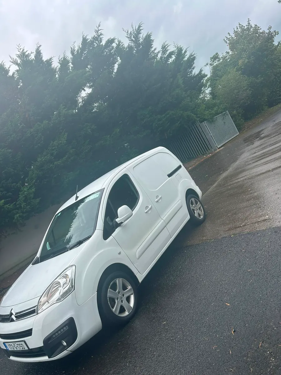 Van - Image 2