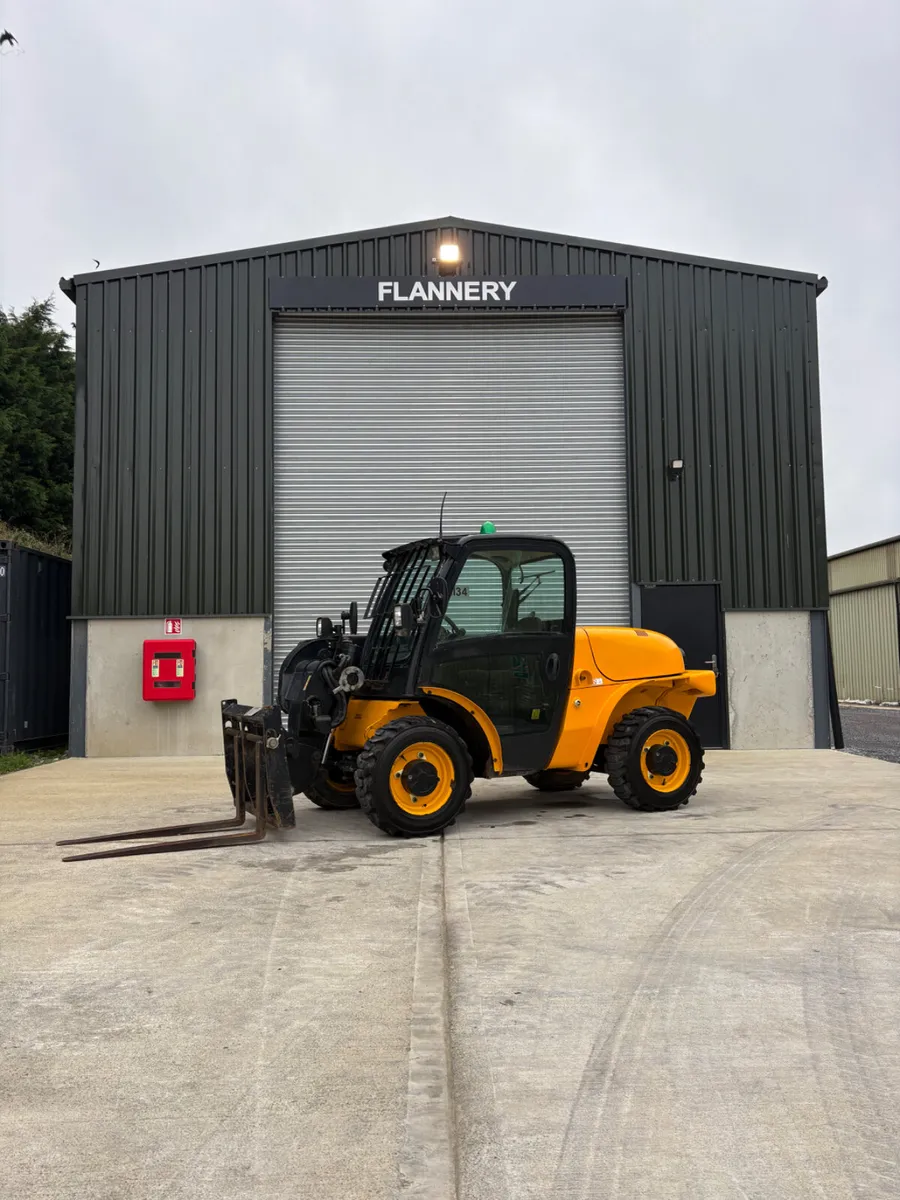 2021 JCB 520-40 - Image 1
