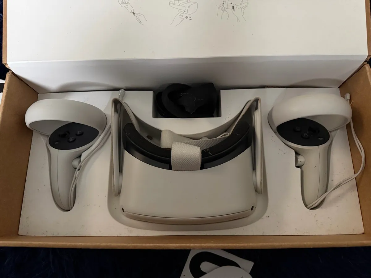 Oculus Quest 2 - Image 3