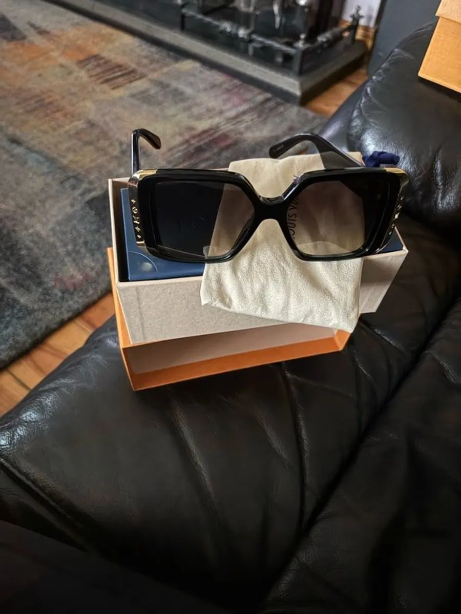 Louis Vuitton sunglasses - Image 3
