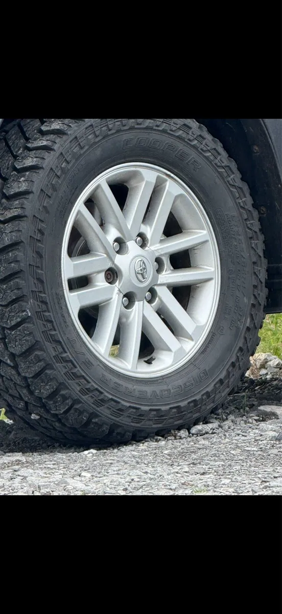 2016 Toyota Hilux - Image 2