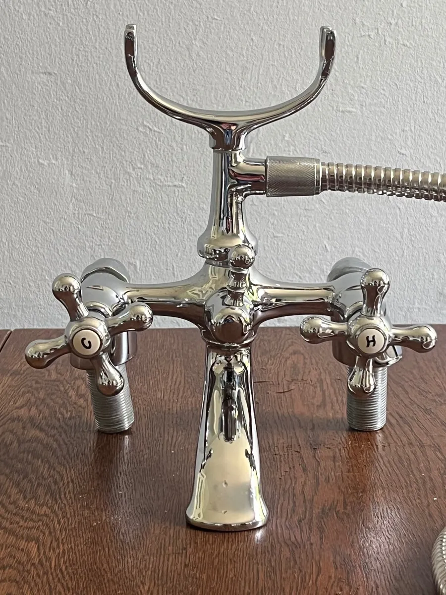 Traditional Chrome Bath Shower Mixer Tap & Handset - Image 3