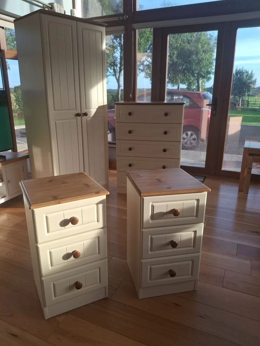 bedroom furniture - Image 1