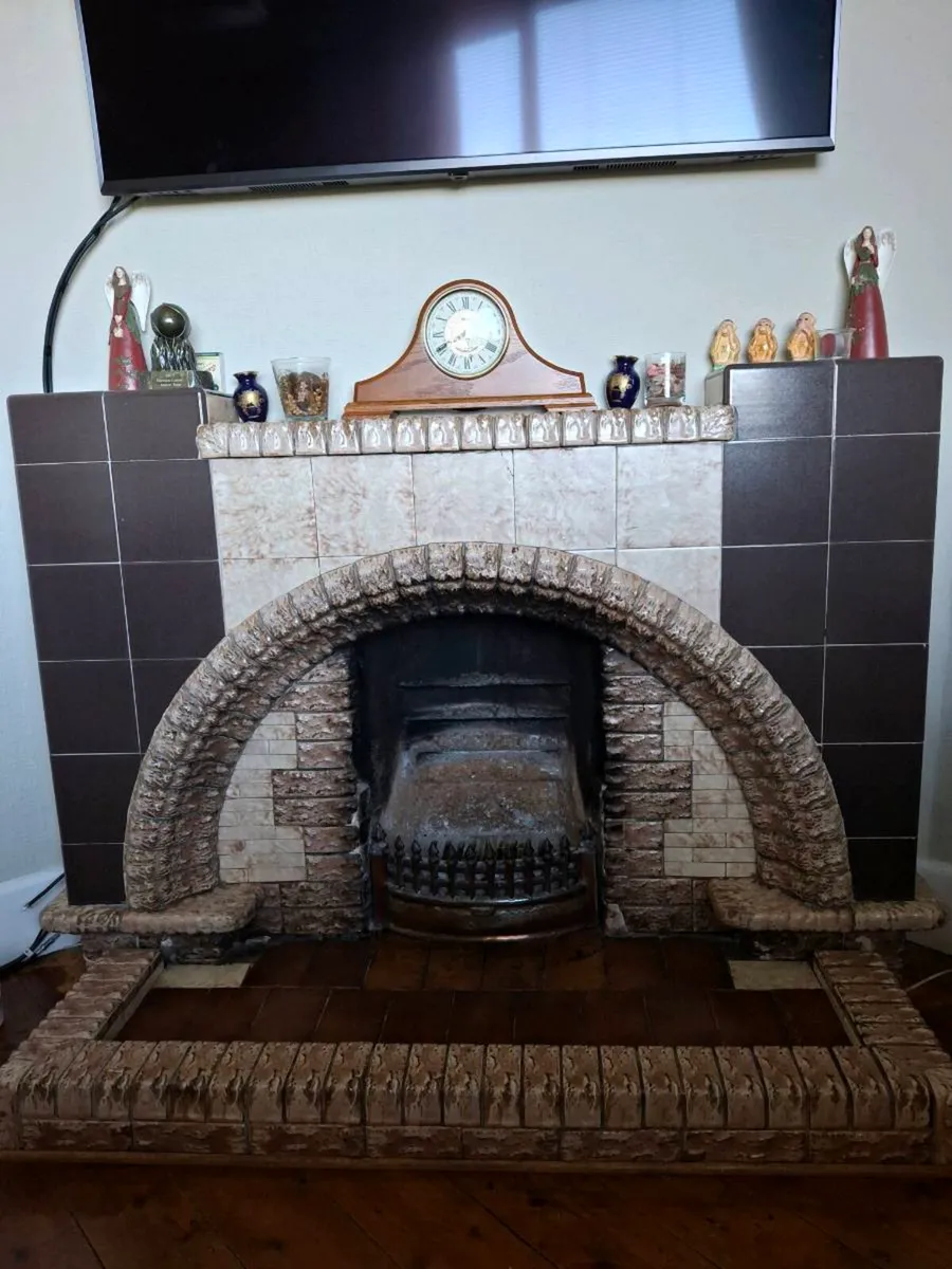 Antique tiled fureplace - Image 1