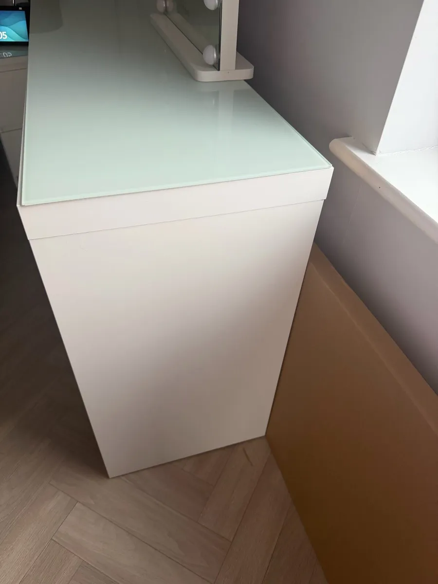 IKEA malm dressing / vanity table with mirror - Image 4