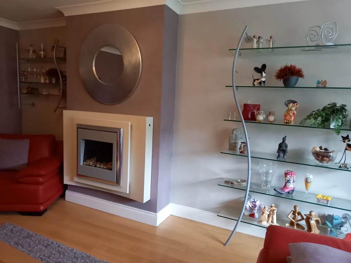 Sitting room shelves - Image 3