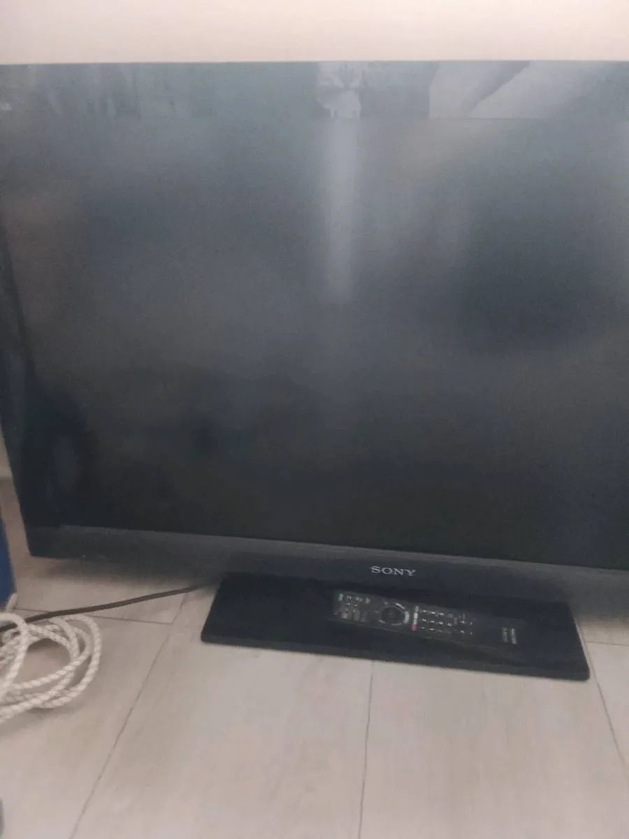 Mattress and tv - Image 2