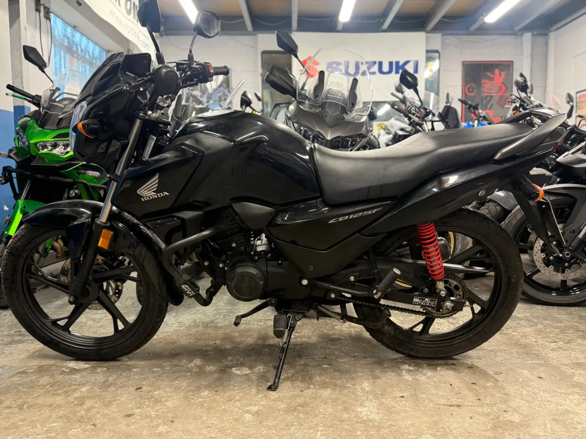 2025 Honda CB125F - Image 4