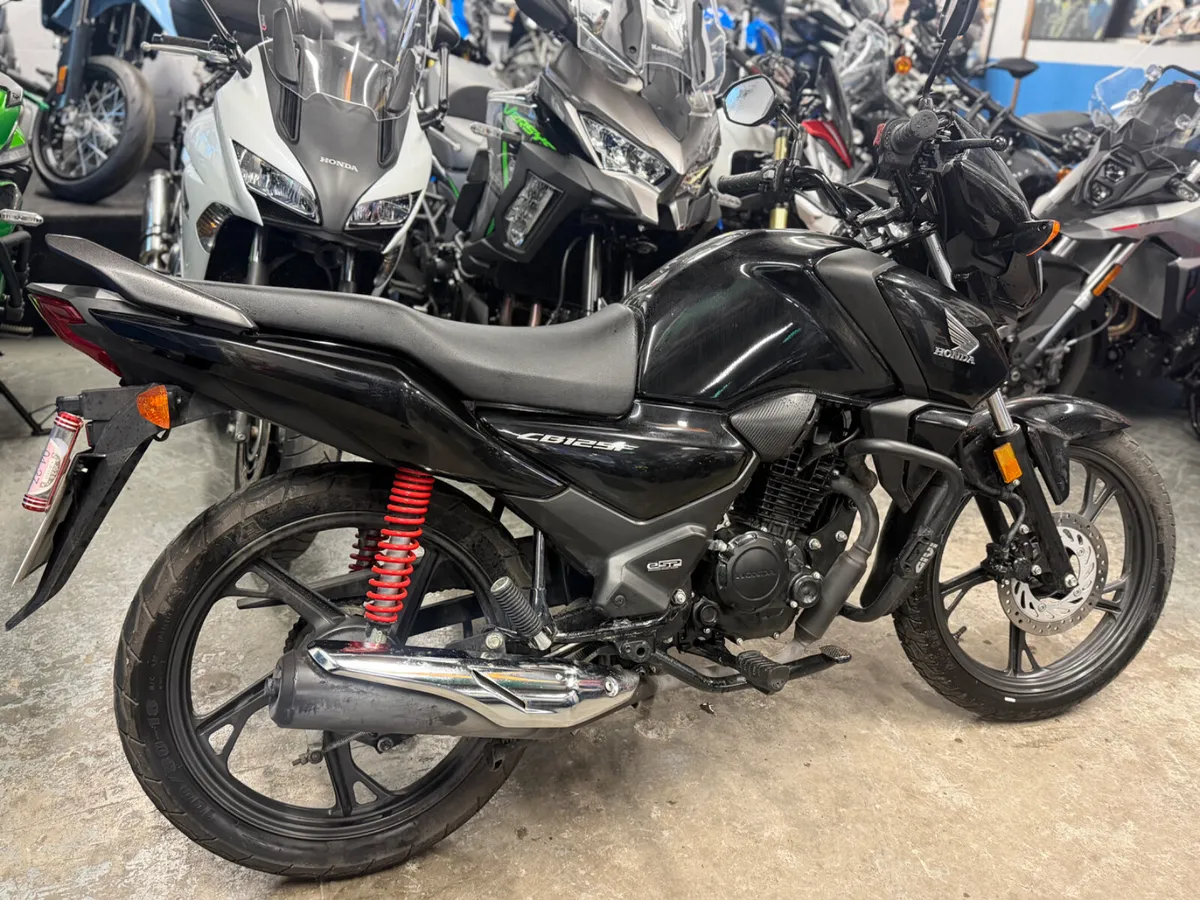 2025 Honda CB125F - Image 3