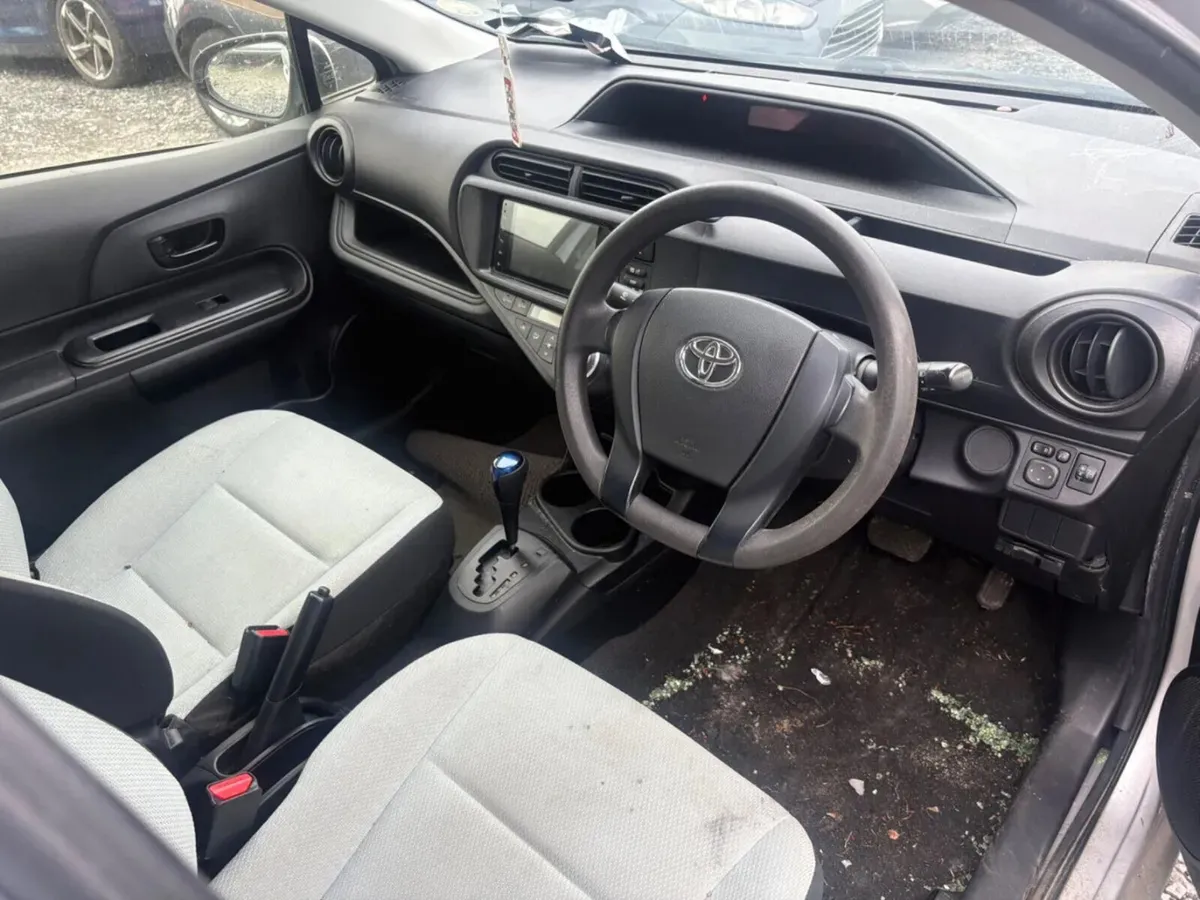 2016 Toyota Aqua 1.5 Hybrid drive away - Image 4