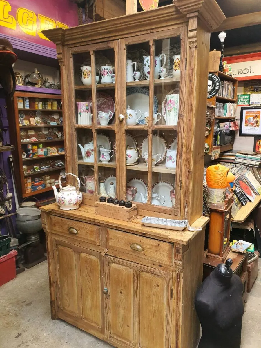 Pine dresser - Image 1