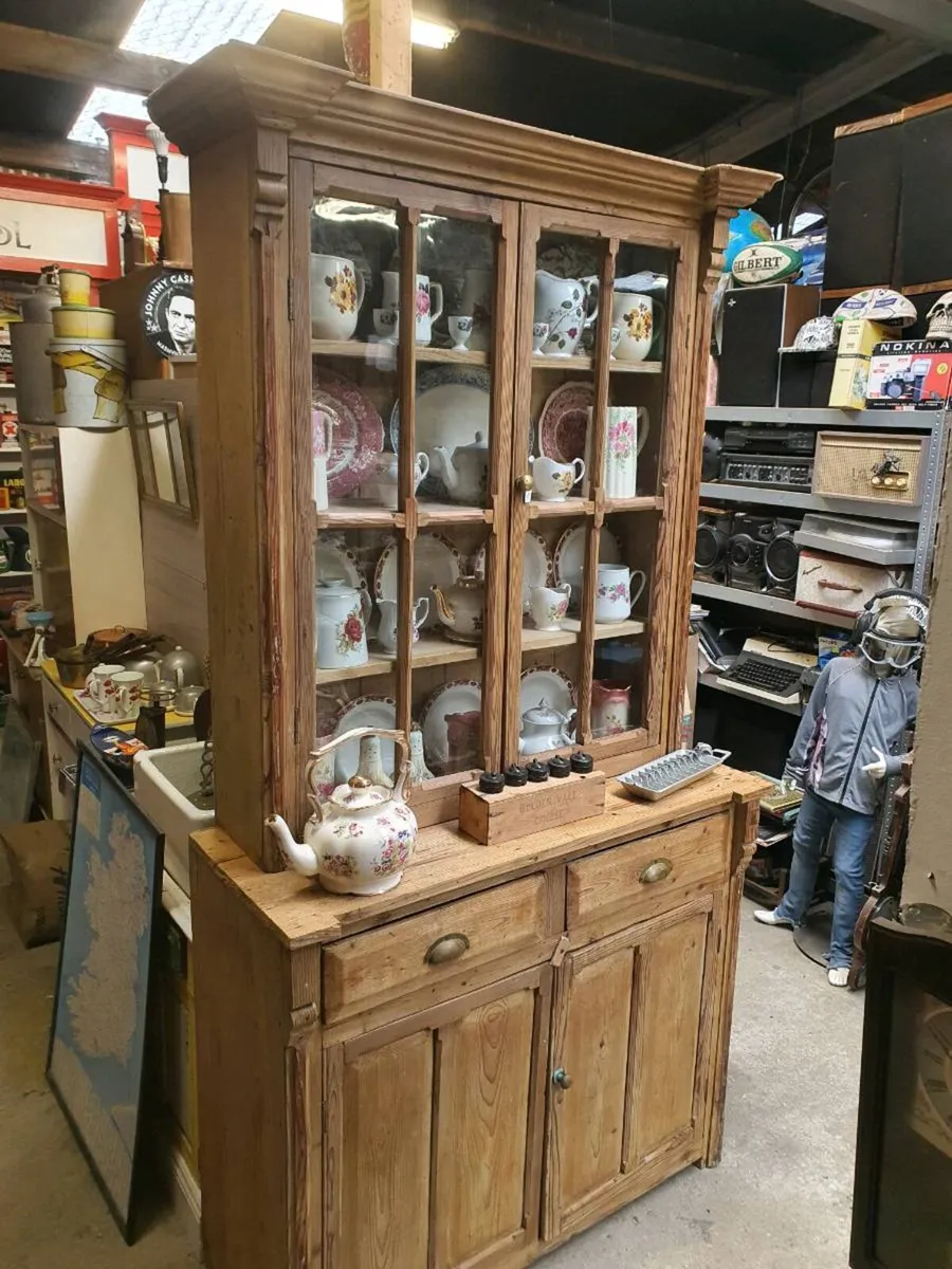 Pine dresser - Image 2