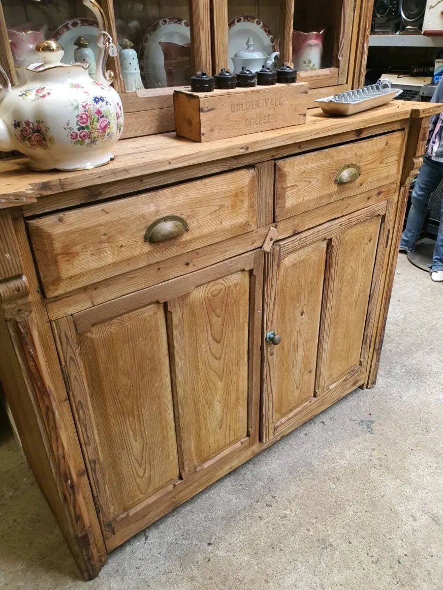 Pine dresser - Image 3