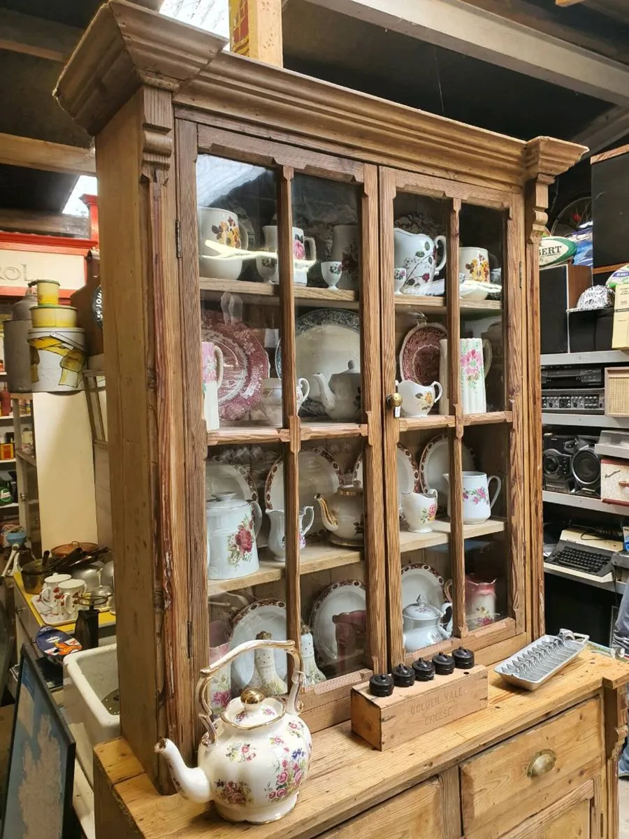 Pine dresser - Image 4
