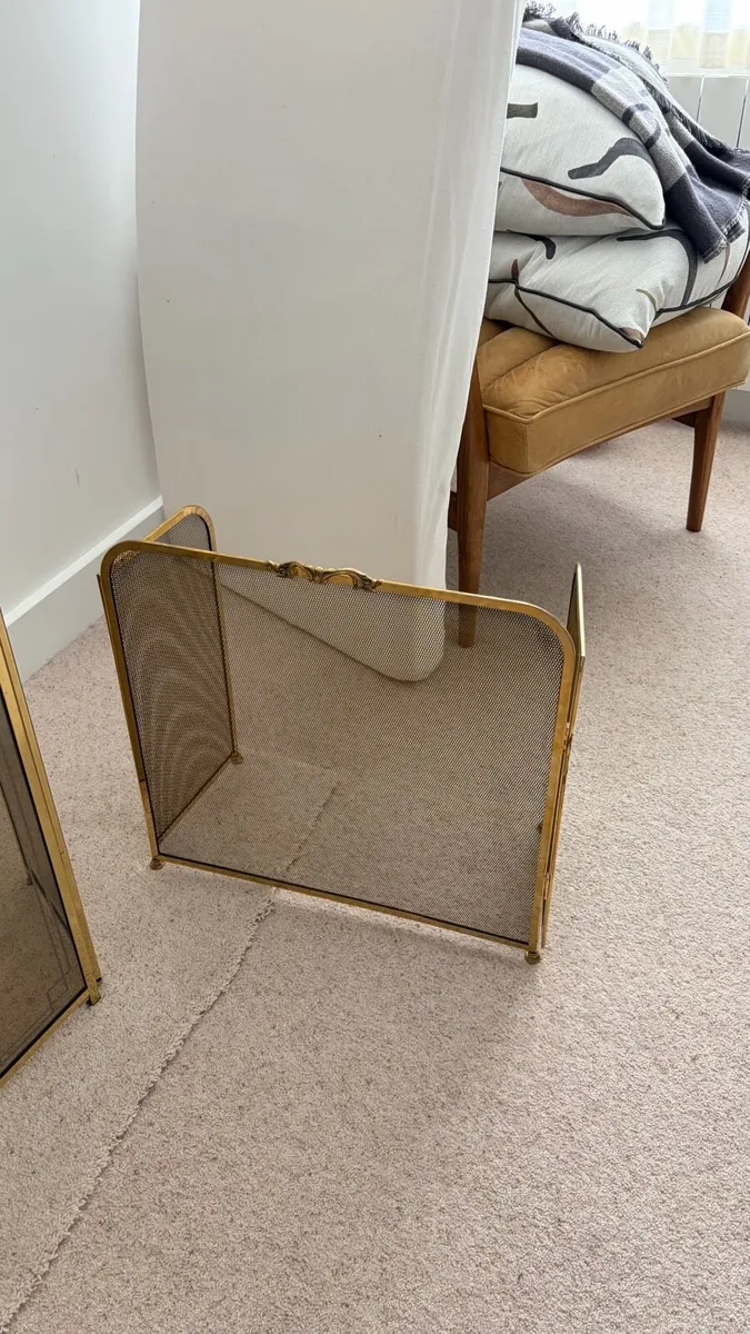 Antique brass fire guard - Image 1