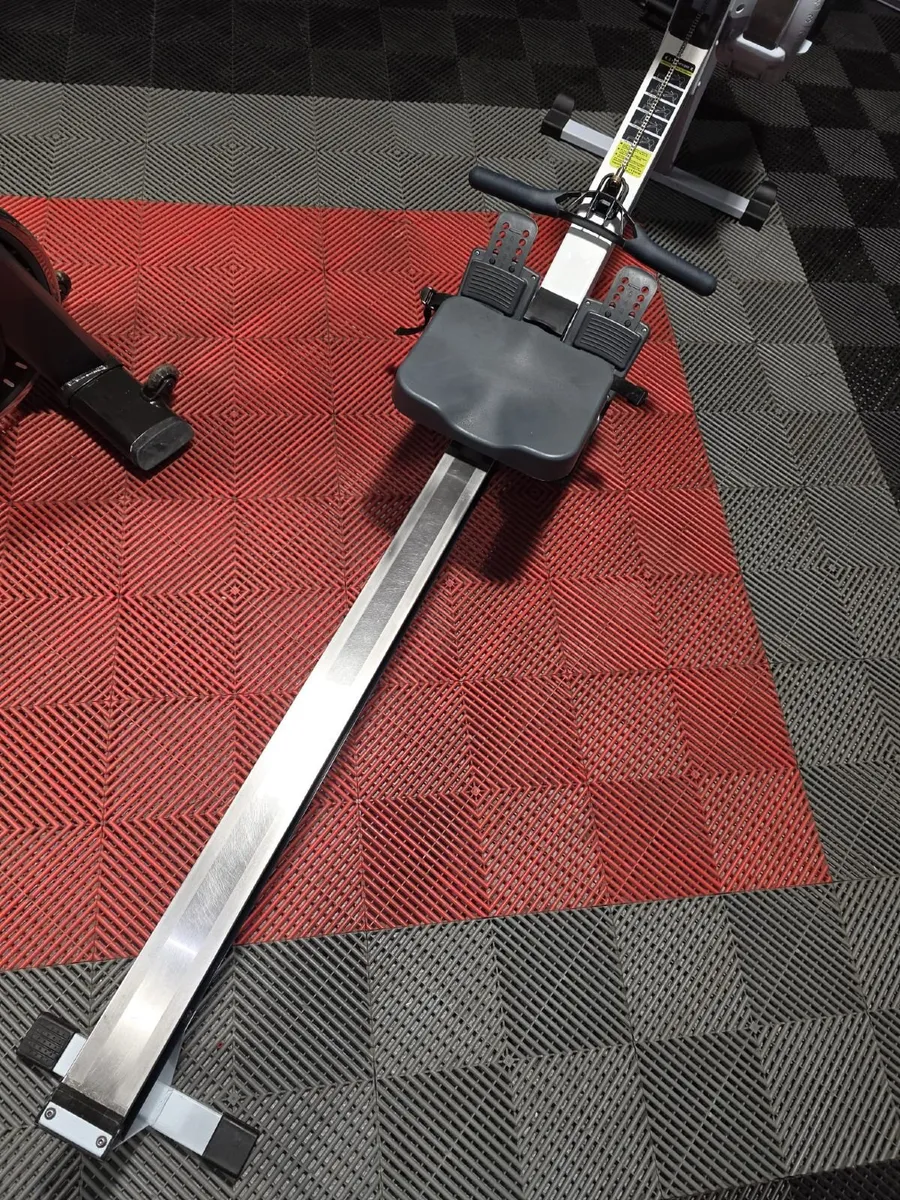 🚨 PRE-OWNED CONCEPT2 ROWER – €870 🚨 - Image 3