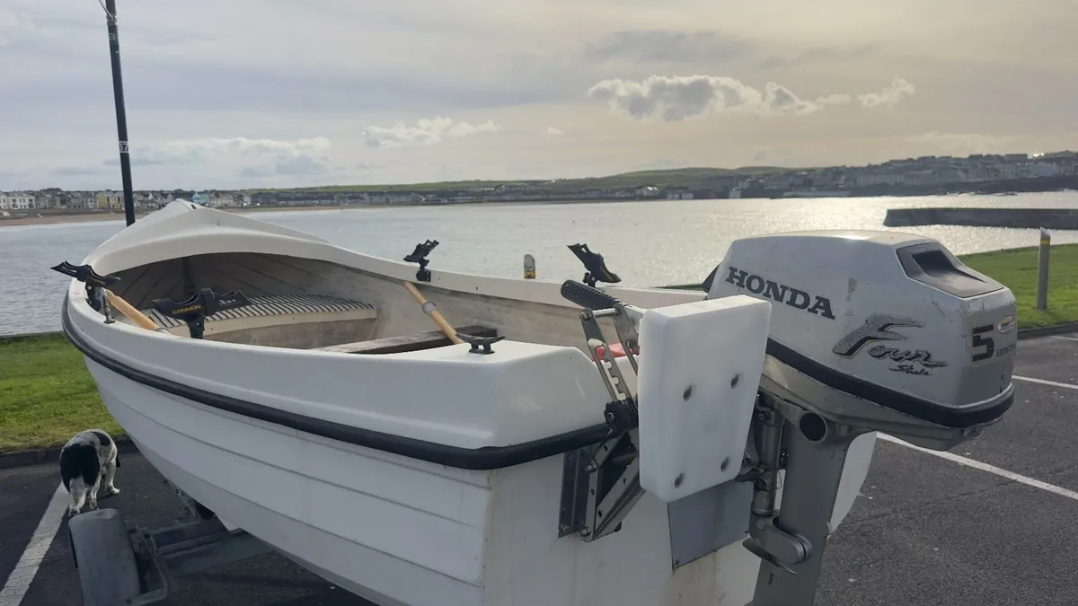 Fishing Boat with Engine - Image 4