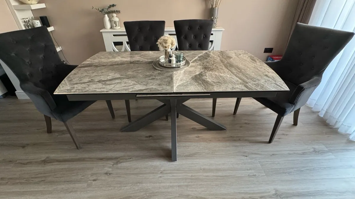 Extendable Dinning table with 6 chairs - Image 2
