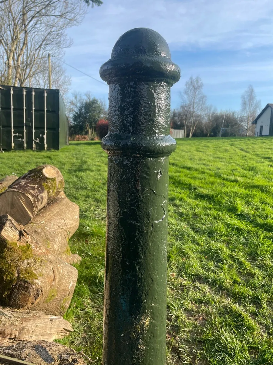 Cast iron post - Image 1