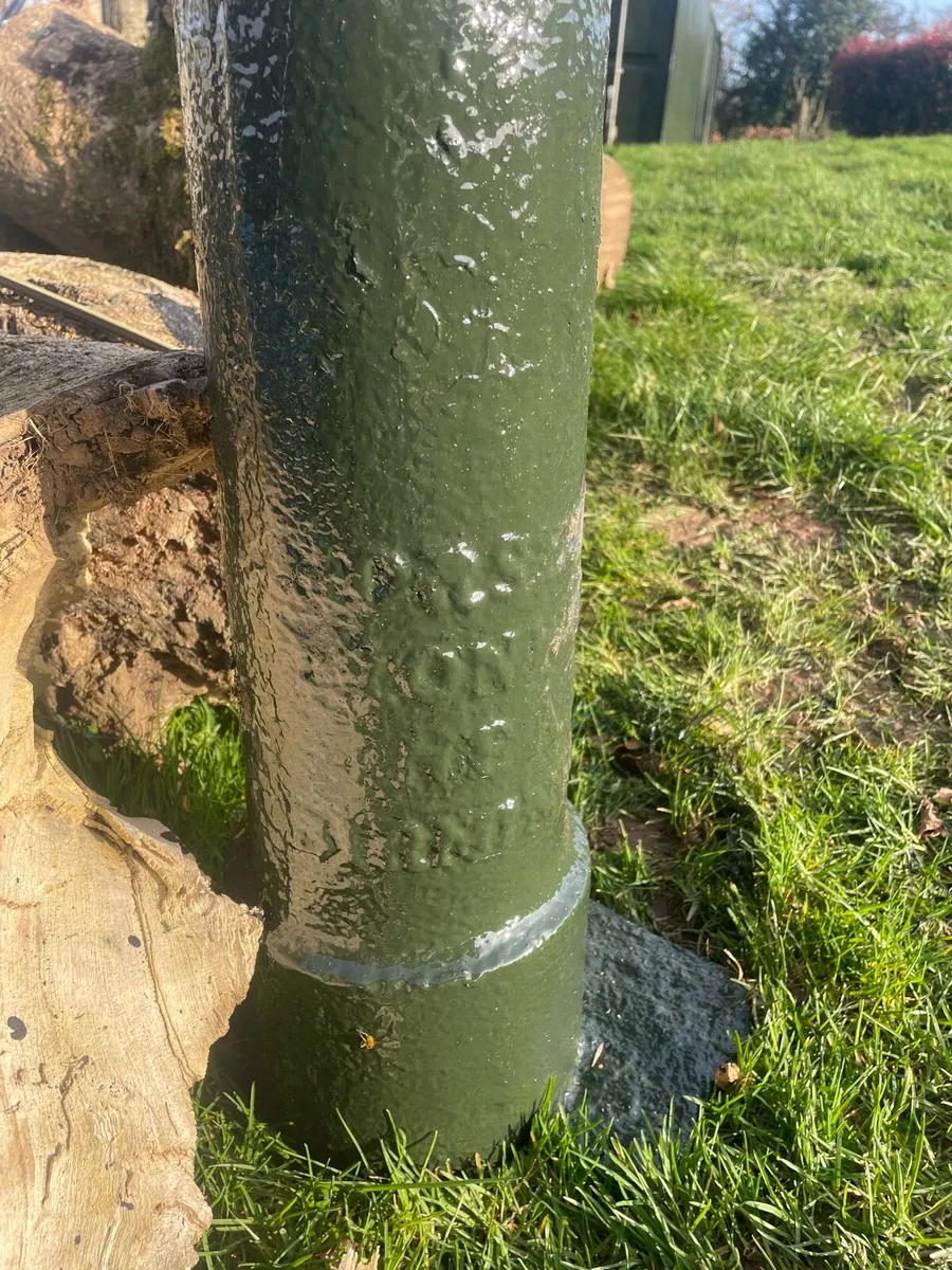 Cast iron post - Image 2