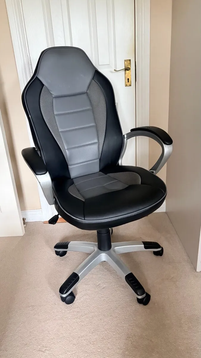 Office/ gaming chair