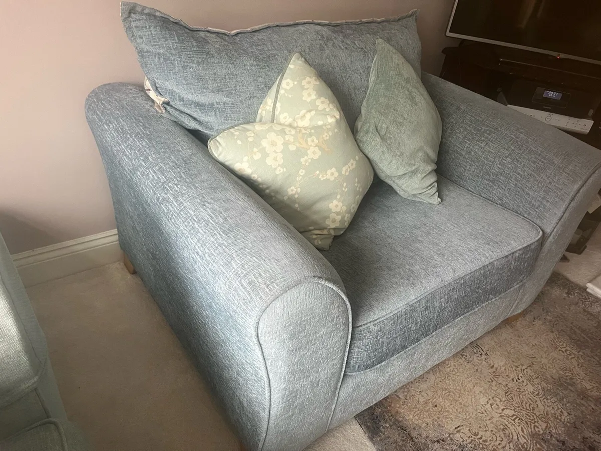 Love Seat - Image 2