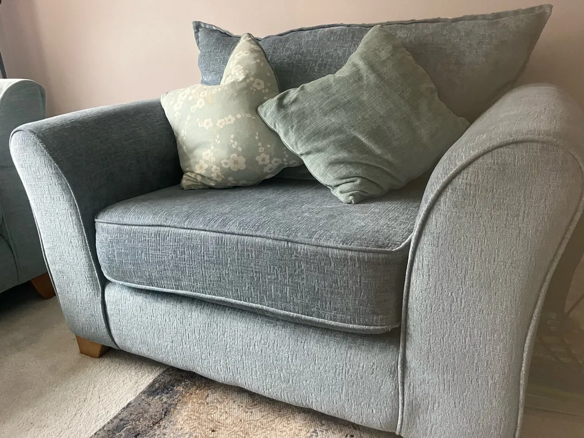 Love Seat - Image 3